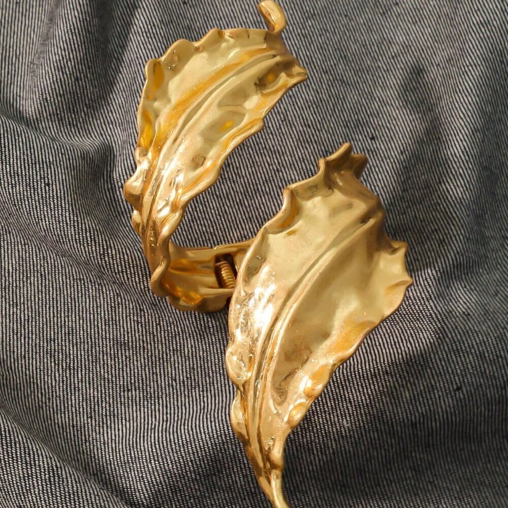 Gold-Colored Preppy Women's High-End Metal Open Bangle Bracelet - Picture 4 of 7